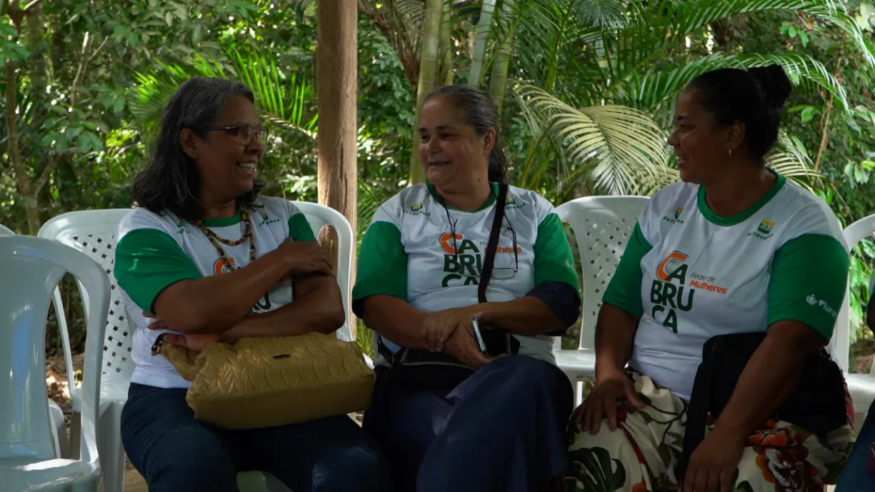Mãos que contam histórias e força que fala através dos gestos